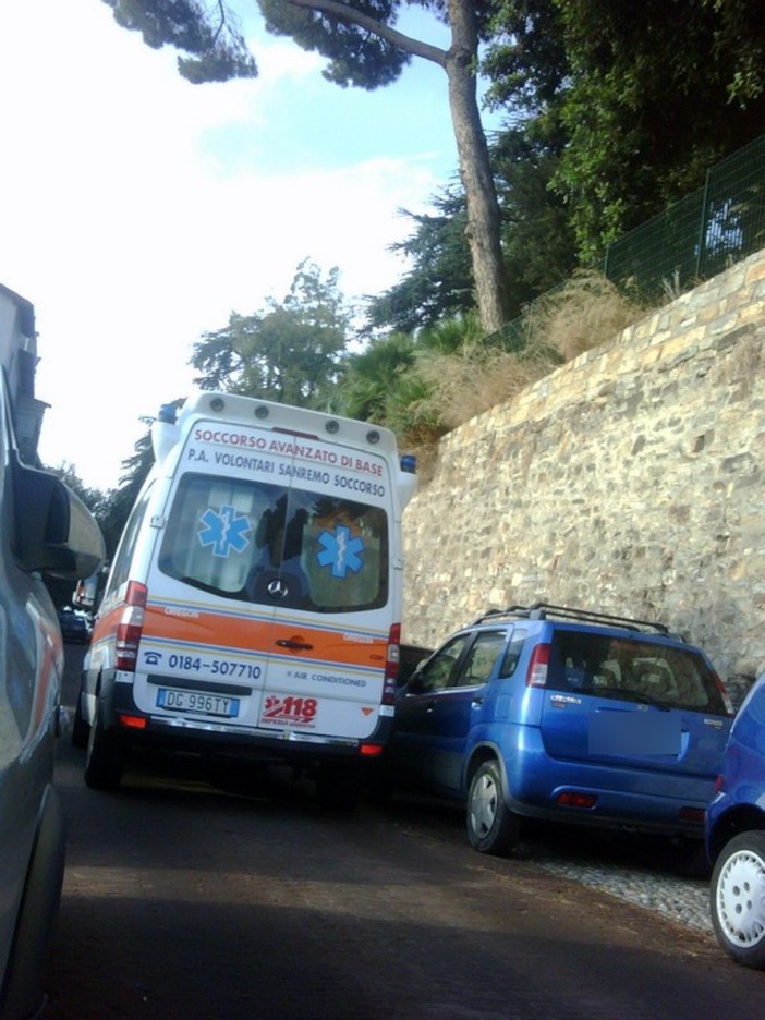 Sanremo: auto moto in divieto nella Pigna, stamattina non passavano le ambulanze! Sanremo: auto moto in divieto nella Pigna, stamattina non passavano le ambulanze!