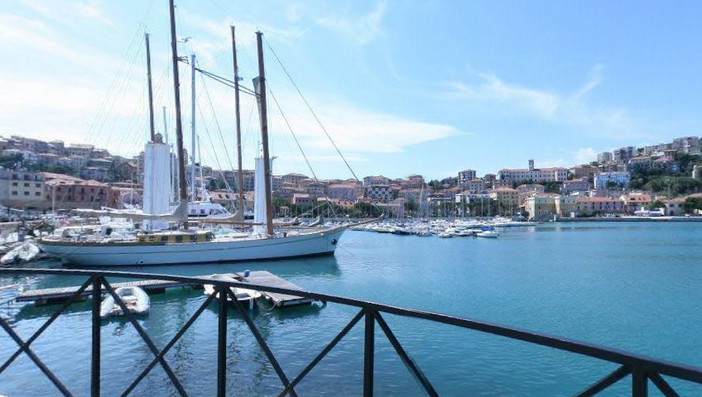 Imperia: degrado al cimitero di Porto Maurizio, la denuncia di un lettore Imperia: degrado al cimitero di Porto Maurizio, la denuncia di un lettore