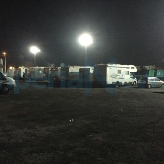 Diano Marina: rimossa la sbarra ed il cartello, parcheggio di fronte al cimitero invaso dai Camper (Foto) Diano Marina: rimossa la sbarra ed il cartello, parcheggio di fronte al cimitero invaso dai Camper (Foto)