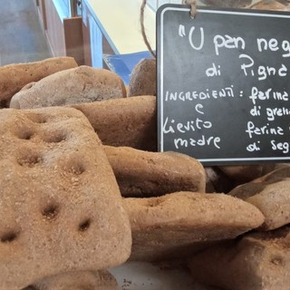 Torna il profumo e il sapore del “Pane nero di Pigna” Torna il profumo e il sapore del “Pane nero di Pigna”