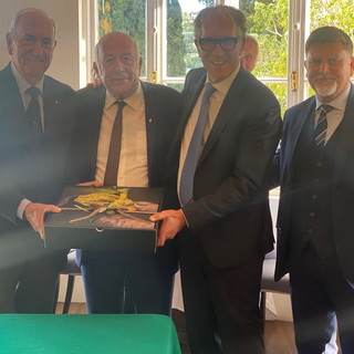 Gemellaggio tra Sanremo e Mentone: il Sindaco Alberto Biancheri vince la 'Coupe de France' di golf Gemellaggio tra Sanremo e Mentone: il Sindaco Alberto Biancheri vince la 'Coupe de France' di golf
