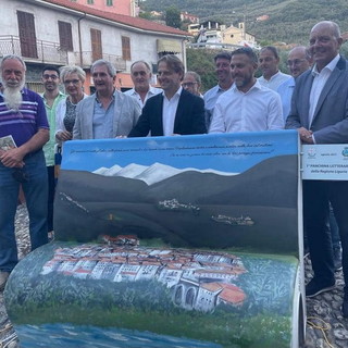 Pontedassio: questa sera inaugurazione della prima 'panchina letteraria' ligure, note musicali e prelibatezze locali