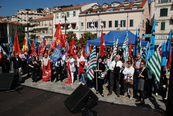 Bordighera: buona presenza di pubblico per la 'Festa dei Lavoratori' nella sede del PD