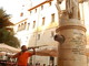 Sanremo: restyling città vecchia, sono state ripulite la statua e la fontana di Siro Carli in piazza Eroi Sanremesi