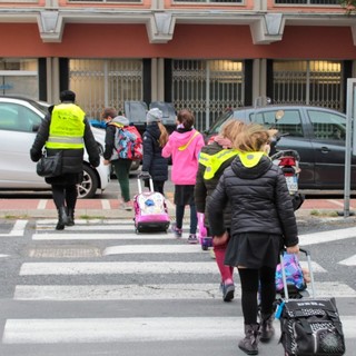 Diano Marina: da domani a a giovedì la sperimentazione del servizio 'Pedibus', due le linee previste Diano Marina: da domani a a giovedì la sperimentazione del servizio 'Pedibus', due le linee previste