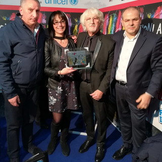 Sanremo: consegnato da Anna Tripodi a Vittorio De Scalzi il premio 'Una Vita per la Musica 2019'