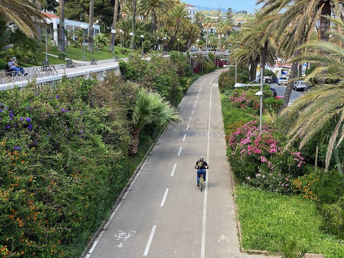 Sanremo vuole cambiare volto ai nolo bici sulla ciclabile: “Gli attuali punti di noleggio hanno evidenti segni di degrado” Sanremo vuole cambiare volto ai nolo bici sulla ciclabile: “Gli attuali punti di noleggio hanno evidenti segni di degrado”