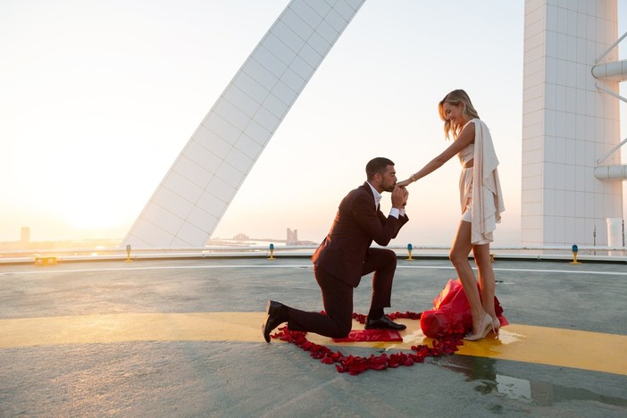 La proposta di Graziano Pellè alla sua amata Viky Varga (foto Luca Lombardi) La proposta di Graziano Pellè alla sua amata Viky Varga (foto Luca Lombardi)