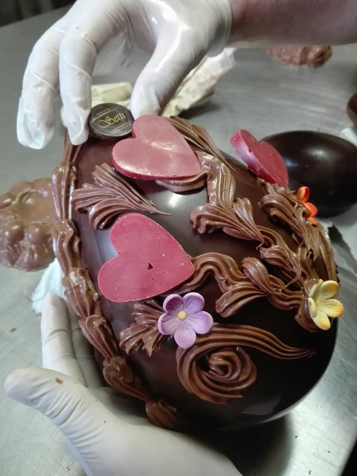 Confartigianato, con la Pasqua torna la tradizione delle uova di cioccolato e delle colombe artigianali