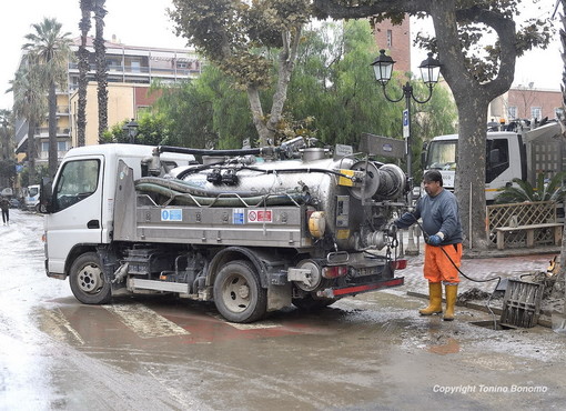 Ventimiglia: prosegue la mobilitazione di Confesercenti per stare vicino ai commercianti in ginocchio Ventimiglia: prosegue la mobilitazione di Confesercenti per stare vicino ai commercianti in ginocchio