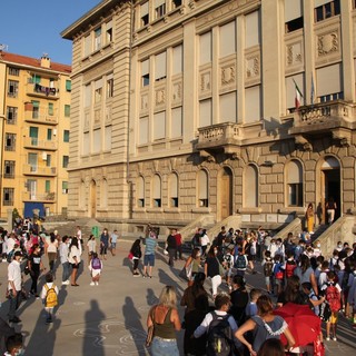 Le immagini dalla scuola di via Volta