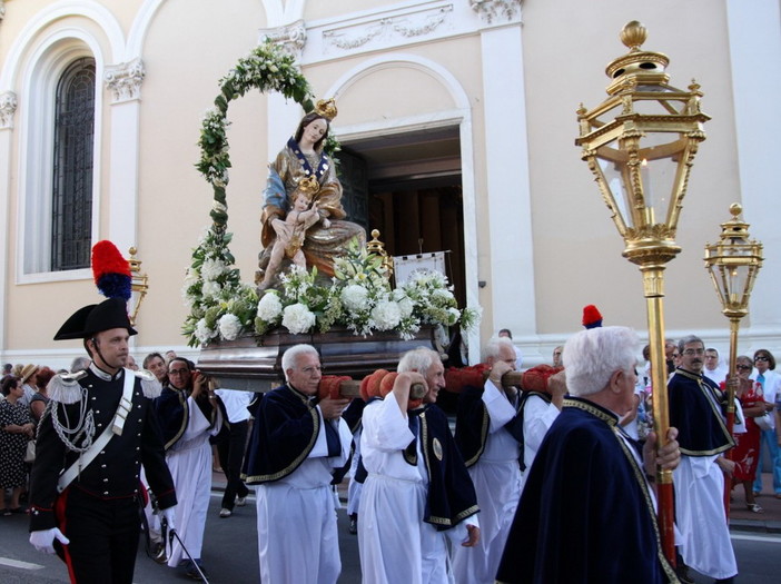 Diano Marina: Madonna del Carmine, questa sera la Processione in mare Diano Marina: Madonna del Carmine, questa sera la Processione in mare