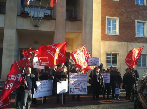 Ventimiglia: licenziamenti alla casa di riposo Chiappori, sit-in oggi di fronte al Comune Ventimiglia: licenziamenti alla casa di riposo Chiappori, sit-in oggi di fronte al Comune