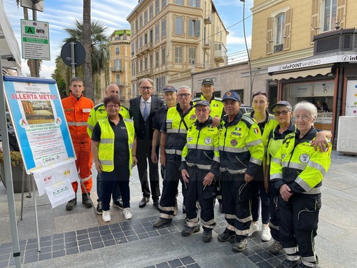 Sanremo: un gazebo della Protezione Civile per informare i cittadini sulle possibili allerte (Foto) Sanremo: un gazebo della Protezione Civile per informare i cittadini sulle possibili allerte (Foto)