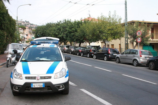 Ospedaletti: tolleranza zero contro gli incivili della spazzatura, solo oggi quattro multe da 100 e 200 euro