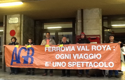 Tagli della Regione Piemonte ai treni tra Cuneo e Ventimiglia: lunedì Commissione Consiliare in Regione Tagli della Regione Piemonte ai treni tra Cuneo e Ventimiglia: lunedì Commissione Consiliare in Regione