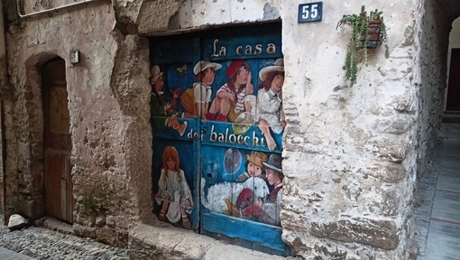 &quot;Le porte...socchiuse&quot;, spettacolo itinerante lungo i caruggi di Vallecrosia Alta (Foto)