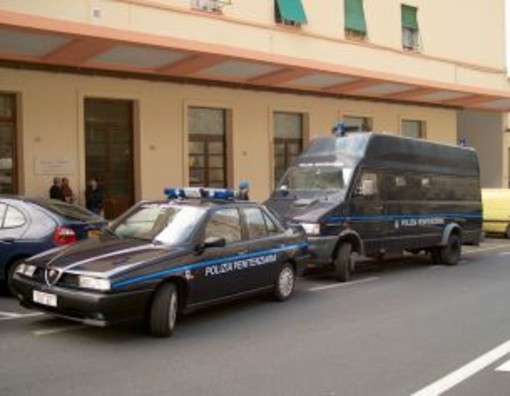 Ventimiglia: masso pericolante, chiuso Ponte San Luigi Ventimiglia: masso pericolante, chiuso Ponte San Luigi