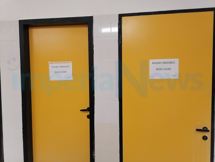 Imperia: problemi per gli utilizzatori della piscina 'Cascione' dopo la riapertura, anche l'ascensore è fuori uso (Foto)