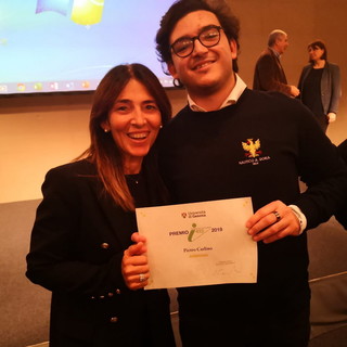 Consegnato il premio 'Iris' dell'Università di Genova allo studente dell'Andrea Doria di Imperia, Pietro Carlino Consegnato il premio 'Iris' dell'Università di Genova allo studente dell'Andrea Doria di Imperia, Pietro Carlino