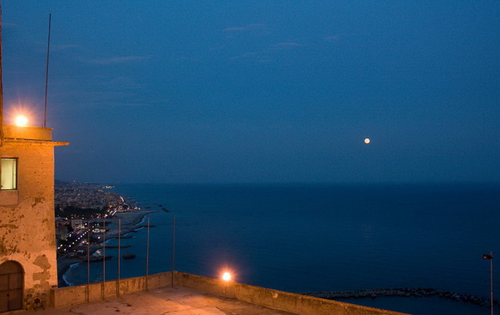 Ventimiglia: sabato 8 ottobre una serata dedicata alla Luna alla Terrazza del Forte dell’Annunziata