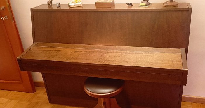 Sanremo: un pianoforte a muro per il circolo Acli di Coldirodi, il ringraziamento alla famiglia Pirottina Sanremo: un pianoforte a muro per il circolo Acli di Coldirodi, il ringraziamento alla famiglia Pirottina