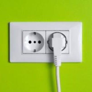 Blackout programmato a Sanremo in pieno giorno: proteste di lavoratori e anziani bloccati senza ascensore