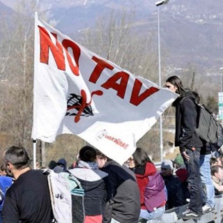 Un pullman partirà sabato da Imperia per la manifestazione contro la Tav che si svolgerà a Torino Un pullman partirà sabato da Imperia per la manifestazione contro la Tav che si svolgerà a Torino