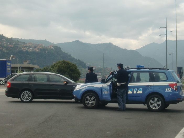 Ventimiglia: imponente controllo della polizia di frontiera, recuperata refurtiva per migliaia di euro e arrestati 3 stranieri