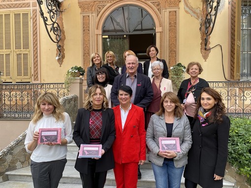 Negozi di Sanremo, Taggia e Ventimiglia premiati per le vetrine del ‘Mese Rosa’ di LILT (Foto e Video) Negozi di Sanremo, Taggia e Ventimiglia premiati per le vetrine del ‘Mese Rosa’ di LILT (Foto e Video)