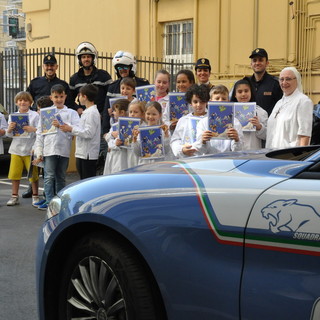 Sanremo: incontro degli agenti del Commissariato con gli alunni della scuola Primaria 'Almerini-Dante Alighieri' Sanremo: incontro degli agenti del Commissariato con gli alunni della scuola Primaria 'Almerini-Dante Alighieri'