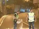 Sanremo: mezzo perde olio in fondo a via Duca degli Abruzzi, scooterista scivola e finisce in ospedale (Foto)