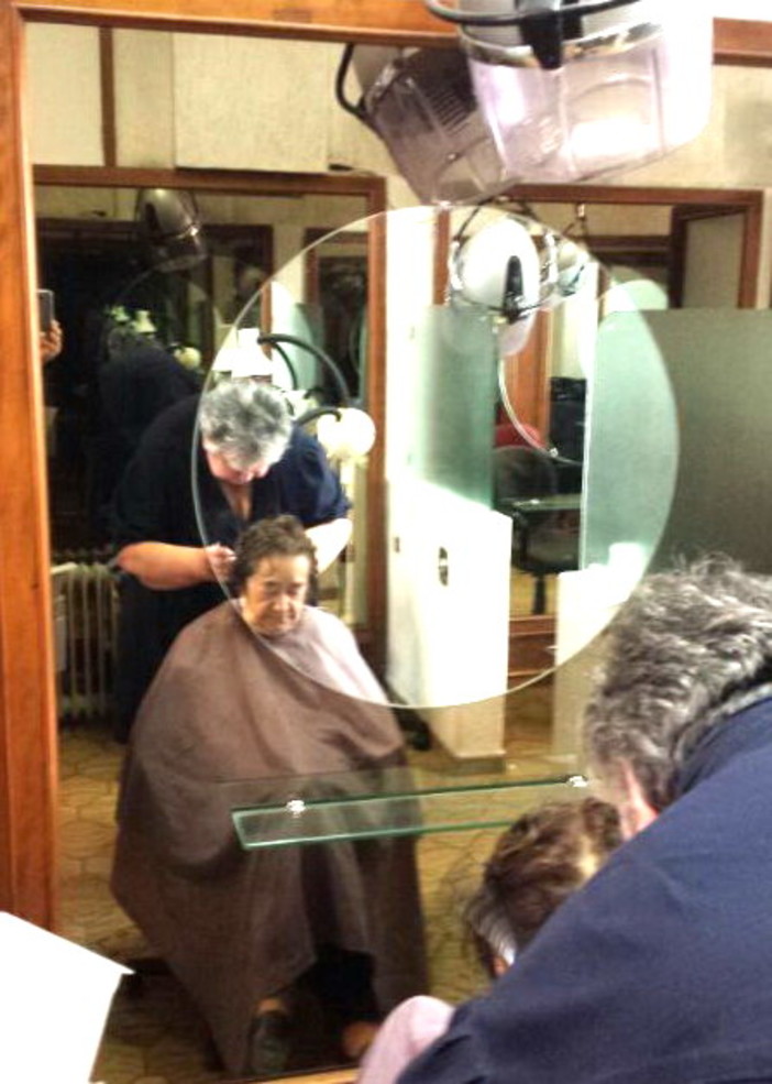 Sanremo: dopo 57 anni di ininterrotta attività, chiude domani la parrucchiera Amelia di via Roma