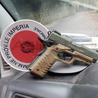 Ceriana: allarme per una pistola nella zona delle 'Saline', ma per fortuna era solo una replica da 'softair' Ceriana: allarme per una pistola nella zona delle 'Saline', ma per fortuna era solo una replica da 'softair'