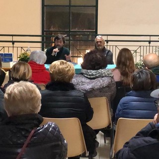 Bordighera: Mercato Coperto 'esaurito' per la presentazione del libro di Renato Frezza (Foto)