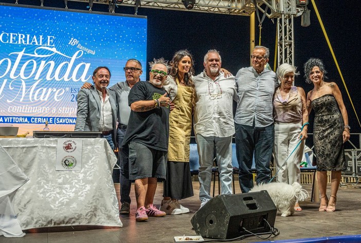 Ceriale, successo per “Palco Gourmet”: cucina sostenibile, comicità e sapori del Monferrato Ceriale, successo per “Palco Gourmet”: cucina sostenibile, comicità e sapori del Monferrato