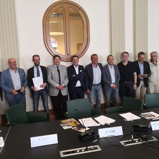 Imperia: siglato un protocollo d'intesa tra Confcommercio e Atl Cuneo, Lupi "Saremo il loro mare e loro la nostra montagna" (Foto e video) Imperia: siglato un protocollo d'intesa tra Confcommercio e Atl Cuneo, Lupi "Saremo il loro mare e loro la nostra montagna" (Foto e video)