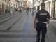 Sanremo: polizia locale ferma venditore abusivo in via Matteotti, denunciato e colpito da daspo urbano