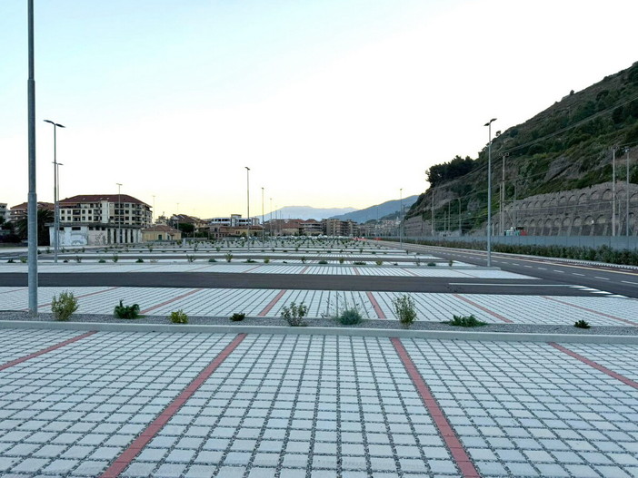 Ventimiglia apre interamente il parcheggio di corso Genova, Agosta: "Risultato concreto" Ventimiglia apre interamente il parcheggio di corso Genova, Agosta: "Risultato concreto"