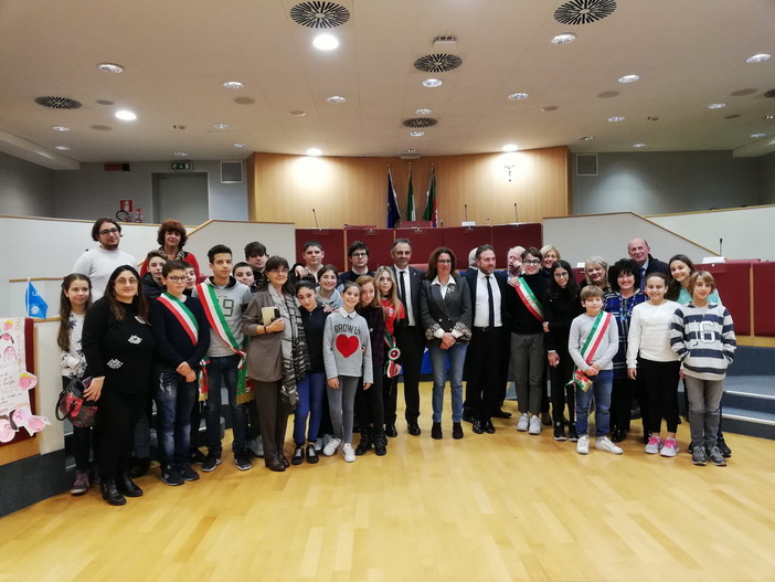 Questa mattina, seduta del ‘Consiglio regionale dei ragazzi’. Piana: “Conoscere l’ordinamento democratico è il miglior modo per maturare un profondo senso civico”