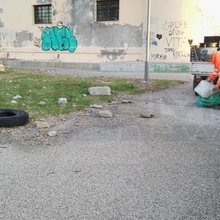 Sanremo: degrado e sporcizia ieri in Pian di Nave, questa mattina scattata la pulizia di Amaie Energia (Foto) Sanremo: degrado e sporcizia ieri in Pian di Nave, questa mattina scattata la pulizia di Amaie Energia (Foto)