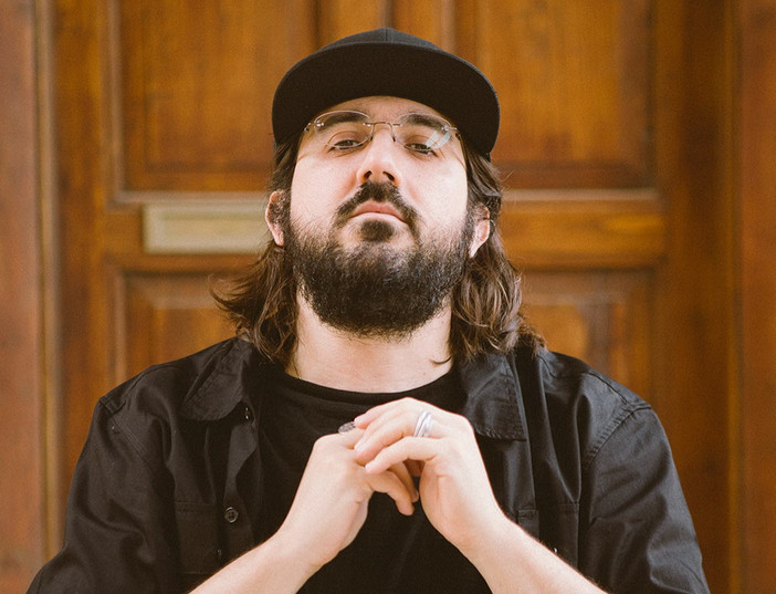 Rock in the Casbah, stasera a San Costanzo arriva Piotta: il rap italiano tra memoria, musica e nuove generazioni Rock in the Casbah, stasera a San Costanzo arriva Piotta: il rap italiano tra memoria, musica e nuove generazioni