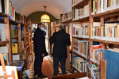 Sanremo, la piccola biblioteca di piazza Capitolo apre anche in estate Sanremo, la piccola biblioteca di piazza Capitolo apre anche in estate