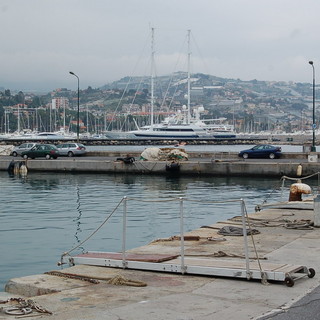 Sanremo: si è svolta questa mattina l'operazione 'Porto pulito', sistemata l'intera banchina Sanremo: si è svolta questa mattina l'operazione 'Porto pulito', sistemata l'intera banchina