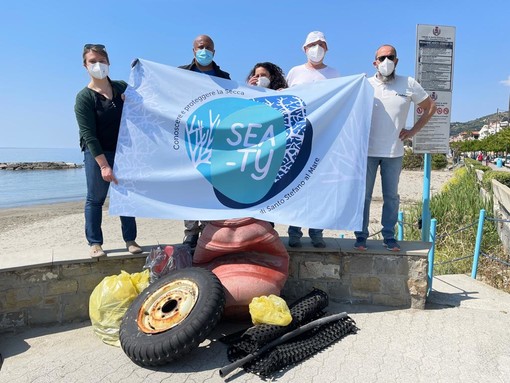 Sabato pulizia della spiaggia a Santo Stefano al Mare con il progetto 'Sea-ty' Sabato pulizia della spiaggia a Santo Stefano al Mare con il progetto 'Sea-ty'