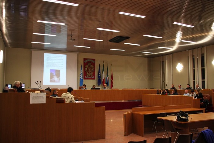 Le immagini dalla sala consiliare