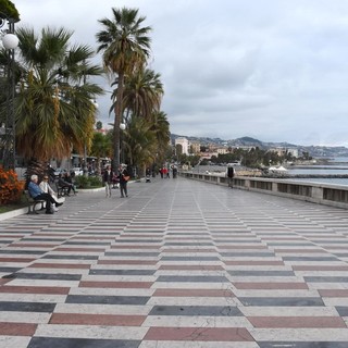 Degrado sulla passeggiata Imperatrice di Sanremo, una lettrice si associa: "L'elenco delle cose che non vanno è lungo!"
