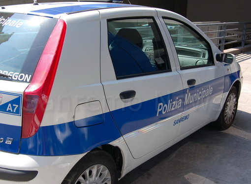 Sanremo: scontro moto contro auto in corso Imperatrice, conducenti contusi ma non gravi