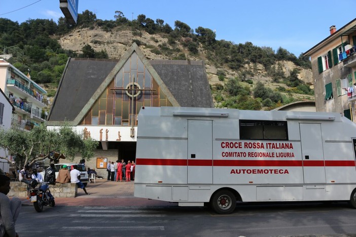 Ventimiglia: approntato oggi pomeriggio l'ambulatorio 'mobile' della Croce Rossa di fronte a Sant'Antonio