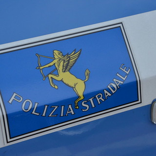 Incidente in A10: operaio dell'Autofiori investito da un mezzo pesante poi allontanatosi, indaga la Polizia Stradale